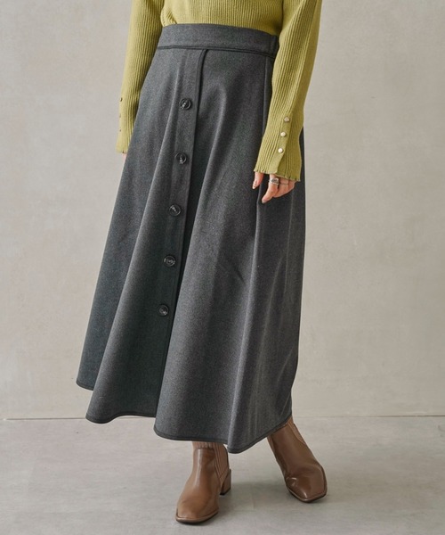 Chez toi（シェトワ）の「パイピング×ボタンウールタッチスカート（スカート・レディース・チャコールグレー/ベージュ/ピンク/グリーン・FREE）」の2枚目の写真