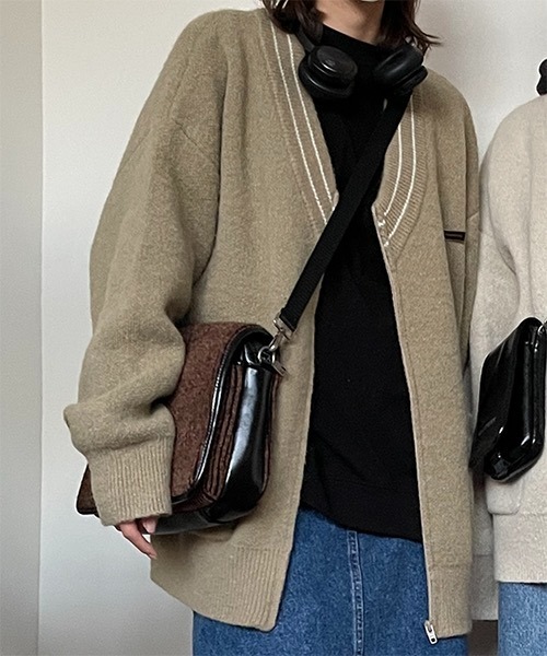 MASONPRINCE(メイソンプリンス)の「【MASONPRINCE】Oversized one-point logo ZIP cardigan MY2024(カーディガン/ボレロ・メンズ・ブラック/ブルー/グリーン/アイボリー/グレー・M/L/S)」の4枚目の写真