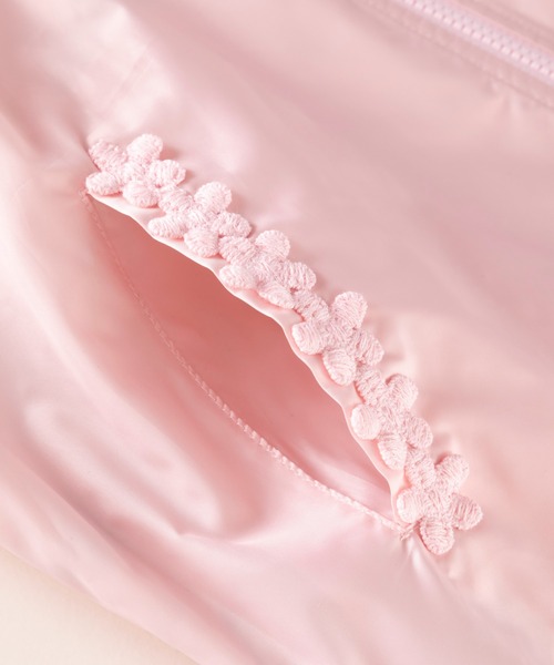 KP（ケーピー）の「タフタとmimiちゃんお散歩プリントのリバーシブルウィンドブレーカー(100-130cm)（ナイロンジャケット・キッズ・ミント/ブルー/ピンク・120cm/130cm/110cm/100cm）」の7枚目の写真