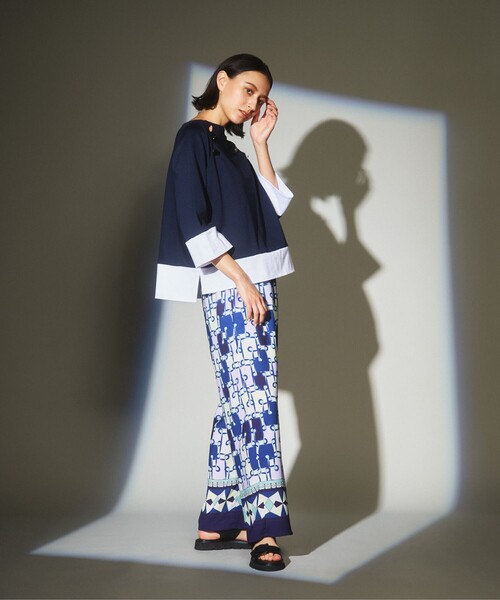 GRACE CLASS(グレースクラス)の「キカプリントイージーパンツ(その他パンツ・レディース・ベージュ/ネイビー・36)」の1枚目の写真