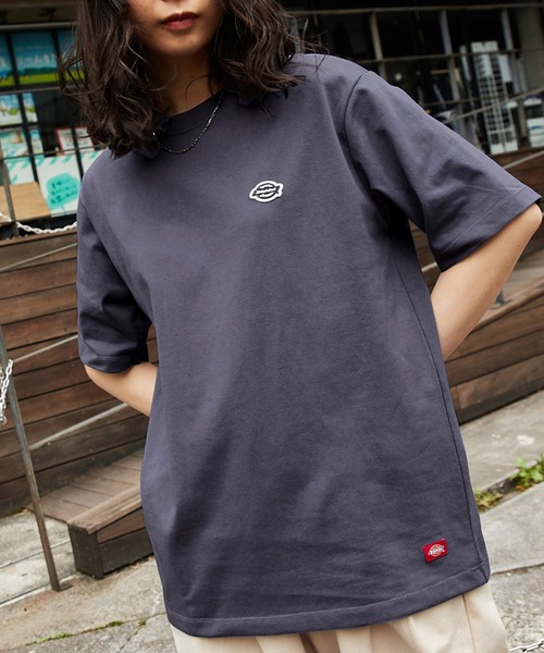 Dickies(ディッキーズ)の「Dickies/ディッキーズ ビックシルエットワッペンレギュラーコットン半袖Tシャツ(Tシャツ/カットソー・レディース・ホワイト/ブラック/ピンク/ブルー/ホワイト系その他/チャコール/ホワイト系その他2/ホワイト系・M/L)」の7枚目の写真