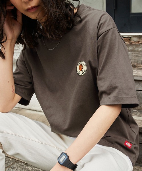 Dickies(ディッキーズ)の「Dickies/ディッキーズ ビックシルエットワッペンレギュラーコットン半袖Tシャツ(Tシャツ/カットソー・レディース・ホワイト/ブラック/ピンク/ブルー/ホワイト系その他/チャコール/ホワイト系その他2/ホワイト系・M/L)」の6枚目の写真