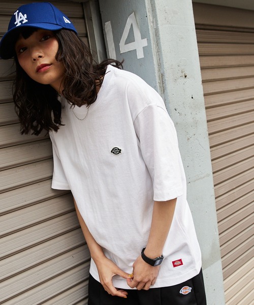 Dickies(ディッキーズ)の「Dickies/ディッキーズ ビックシルエットワッペンレギュラーコットン半袖Tシャツ(Tシャツ/カットソー・レディース・ホワイト/ブラック/ピンク/ブルー/ホワイト系その他/チャコール/ホワイト系その他2/ホワイト系・M/L)」の17枚目の写真