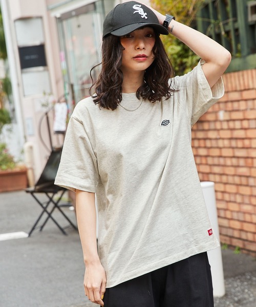 Dickies(ディッキーズ)の「Dickies/ディッキーズ ビックシルエットワッペンレギュラーコットン半袖Tシャツ(Tシャツ/カットソー・レディース・ホワイト/ブラック/ピンク/ブルー/ホワイト系その他/チャコール/ホワイト系その他2/ホワイト系・M/L)」の22枚目の写真