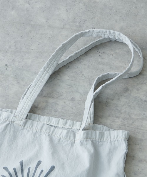 THEATRE PRODUCTS（シアタープロダクツ）の「【THEATRE PRODUCTS】RECYCLE COTTON GARMENT DYE TOTE（トートバッグ・レディース・ベージュ/グリーン/イエロー/ライトグレー/キャメル/ブルー・FREE）」の7枚目の写真