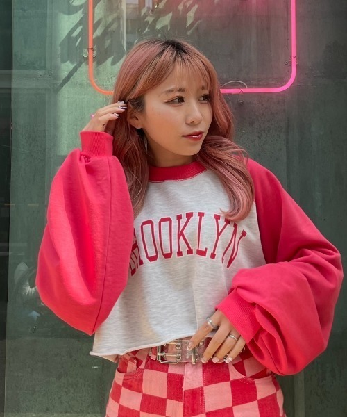 DuKKah（デュカ）の「Dukkah/【低身長向け】ラグランショートスウェット（スウェット・レディース・レッド/スミクロ/サックスブルー・X-SMALL）」の3枚目の写真