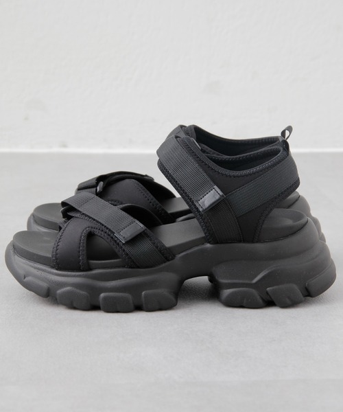 COLONY 2139（コロニートゥーワンスリーナイン）の「厚底スポーツサンダル / スニーカーソールサンダル（サンダル・レディース・ブラック/ベージュ・25/23/24）」の8枚目の写真