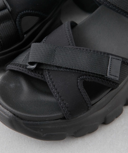 COLONY 2139（コロニートゥーワンスリーナイン）の「厚底スポーツサンダル / スニーカーソールサンダル（サンダル・レディース・ブラック/ベージュ・25/23/24）」の4枚目の写真