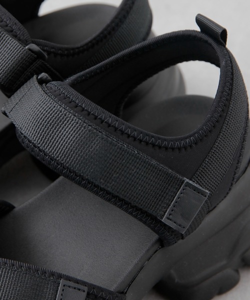 COLONY 2139（コロニートゥーワンスリーナイン）の「厚底スポーツサンダル / スニーカーソールサンダル（サンダル・レディース・ブラック/ベージュ・25/23/24）」の6枚目の写真