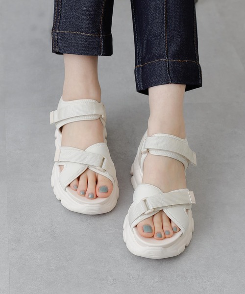 COLONY 2139（コロニートゥーワンスリーナイン）の「厚底スポーツサンダル / スニーカーソールサンダル（サンダル・レディース・ブラック/ベージュ・25/23/24）」の16枚目の写真