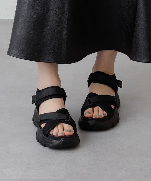 COLONY 2139（コロニートゥーワンスリーナイン）の「厚底スポーツサンダル / スニーカーソールサンダル（サンダル・レディース・ブラック/ベージュ・25/23/24）」の7枚目の写真