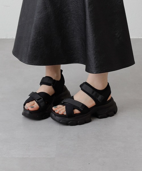 COLONY 2139（コロニートゥーワンスリーナイン）の「厚底スポーツサンダル / スニーカーソールサンダル（サンダル・レディース・ブラック/ベージュ・25/23/24）」の12枚目の写真