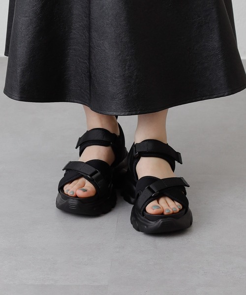 COLONY 2139（コロニートゥーワンスリーナイン）の「厚底スポーツサンダル / スニーカーソールサンダル（サンダル・レディース・ブラック/ベージュ・25/23/24）」の14枚目の写真