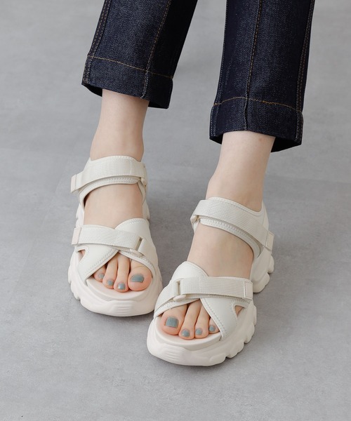 COLONY 2139（コロニートゥーワンスリーナイン）の「厚底スポーツサンダル / スニーカーソールサンダル（サンダル・レディース・ブラック/ベージュ・25/23/24）」の19枚目の写真