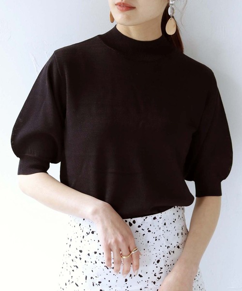 HER CLOSET（ハークローゼット）の「【cheriella】イージーケアドライタッチプチハイネック5分袖無地ニット（ニット/セーター・レディース・ホワイト/ブラック/ピンク/ブルー/スモークピンク/グレイッシュベージュ/レッド/ロイヤルブルー/グリーン・M）」の4枚目の写真