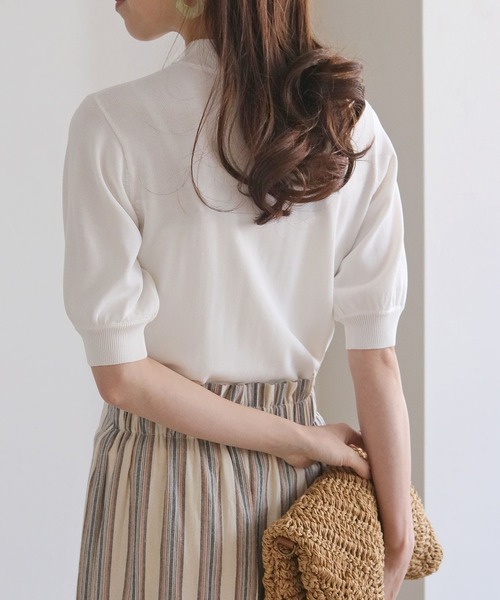 HER CLOSET（ハークローゼット）の「【cheriella】イージーケアドライタッチプチハイネック5分袖無地ニット（ニット/セーター・レディース・ホワイト/ブラック/ピンク/ブルー/スモークピンク/グレイッシュベージュ/レッド/ロイヤルブルー/グリーン・M）」の20枚目の写真