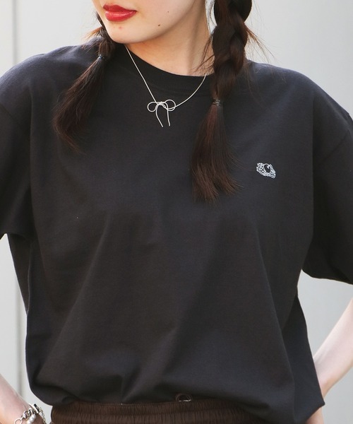 FRUIT OF THE LOOM（フルーツオブザルーム）の「FRUIT OF THE LOOM×ROOPTOKYO/フルーツオブザルーム×ループトウキョウ ワンポイントワッペンS/S Tee Tシャツ 2026年春夏（Tシャツ/カットソー・メンズ・ホワイト/ブラック/ブラック系1/ホワイト系1/ホワイト×パープル/ブラック×グリーン・S/M/L/XL）」の6枚目の写真