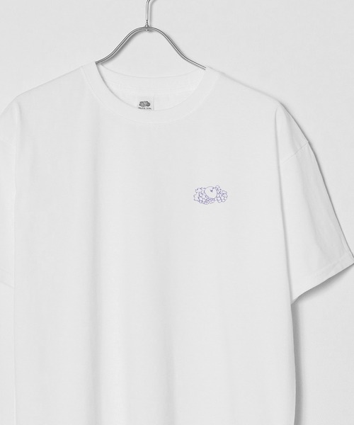 FRUIT OF THE LOOM（フルーツオブザルーム）の「FRUIT OF THE LOOM×ROOPTOKYO/フルーツオブザルーム×ループトウキョウ ワンポイントワッペンS/S Tee Tシャツ 2026年春夏（Tシャツ/カットソー・メンズ・ホワイト/ブラック/ブラック系1/ホワイト系1/ホワイト×パープル/ブラック×グリーン・S/M/L/XL）」の2枚目の写真