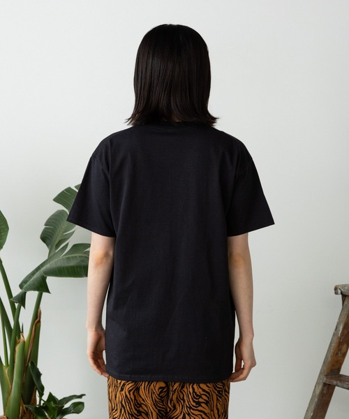 FRUIT OF THE LOOM（フルーツオブザルーム）の「FRUIT OF THE LOOM×ROOPTOKYO/フルーツオブザルーム×ループトウキョウ ワンポイントワッペンS/S Tee Tシャツ 2026年春夏（Tシャツ/カットソー・メンズ・ホワイト/ブラック/ブラック系1/ホワイト系1/ホワイト×パープル/ブラック×グリーン・S/M/L/XL）」の13枚目の写真