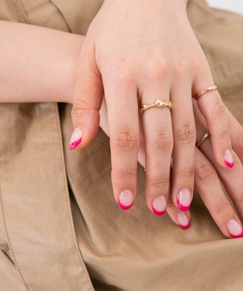 KBF(ケイビーエフ)の「デフォルメフラットリング(リング・レディース・シルバー/ゴールド・ONE)」の1枚目の写真