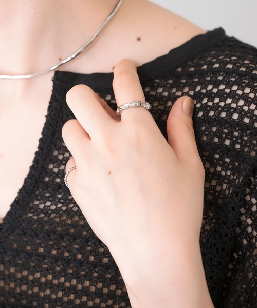 KBF(ケイビーエフ)の「デフォルメフラットリング(リング・レディース・シルバー/ゴールド・ONE)」の4枚目の写真