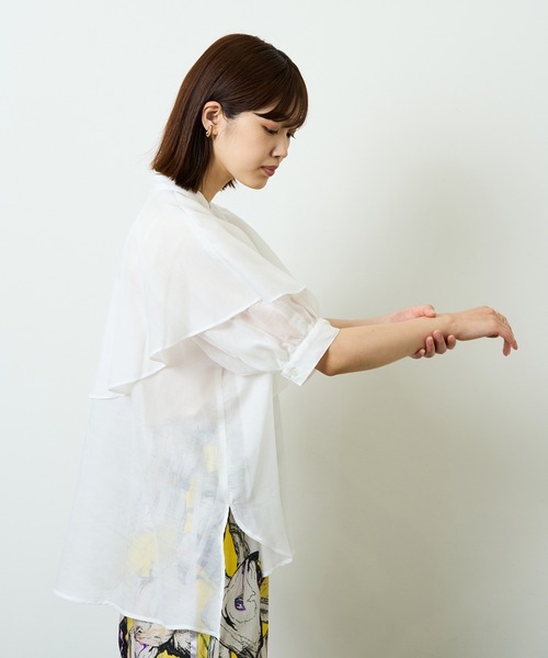 HERENCIA（ヘレンチア）の「ケープ風シアーブラウス（シャツ/ブラウス・レディース・グリーン/イエロー/ホワイト・MEDIUM）」の4枚目の写真