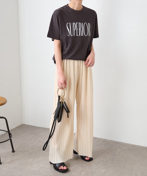 COLONY 2139（コロニートゥーワンスリーナイン）の「メッセージロゴTシャツ / SUPERIOR（Tシャツ/カットソー・レディース・ホワイト/ブラック/ベージュ・FREE）」の6枚目の写真