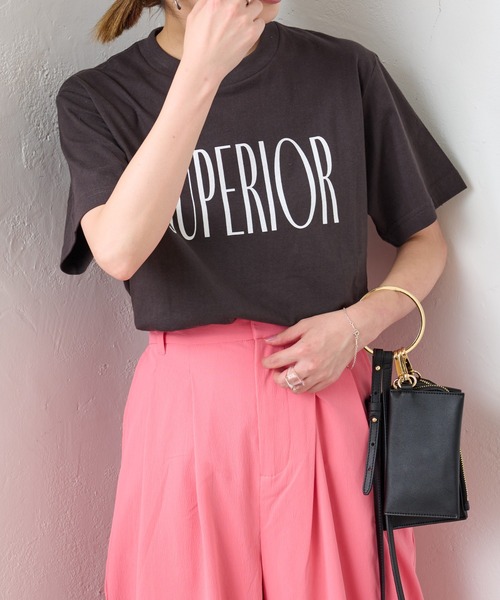 COLONY 2139（コロニートゥーワンスリーナイン）の「メッセージロゴTシャツ / SUPERIOR（Tシャツ/カットソー・レディース・ホワイト/ブラック/ベージュ・FREE）」の8枚目の写真