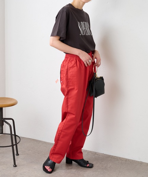 COLONY 2139（コロニートゥーワンスリーナイン）の「メッセージロゴTシャツ / SUPERIOR（Tシャツ/カットソー・レディース・ホワイト/ブラック/ベージュ・FREE）」の12枚目の写真