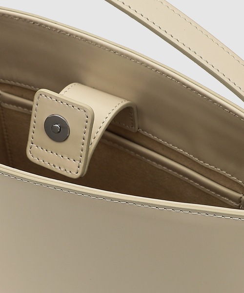 LOW CLASSIC(ロウ クラシック)の「SHOULDER BAG(ハンドバッグ・レディース・ブラック/アイボリー・ONE SIZE)」の7枚目の写真