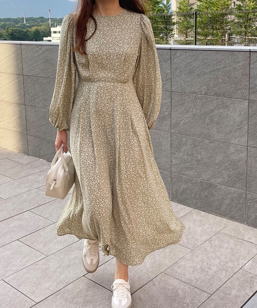 LAUIR(ラウアー)の「小花柄ロング長袖ワンピース(ワンピース・レディース・ブラウン/ブラック/ダークグリーン/グリーン・MEDIUM/LARGE/SMALL)」の8枚目の写真