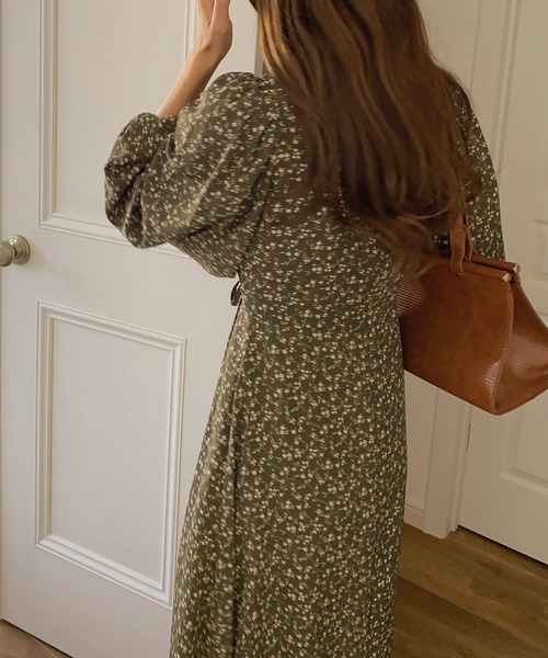 LAUIR(ラウアー)の「小花柄ロング長袖ワンピース(ワンピース・レディース・ブラウン/ブラック/ダークグリーン/グリーン・MEDIUM/LARGE/SMALL)」の11枚目の写真