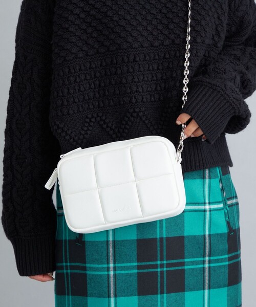 ADD CULUMN（アドカラム）の「ADD CULUMN:PUFF CROSS BODY CHAIN◆（ショルダーバッグ・レディース・ブラック/ライトホワイト/ワイン・ONE SIZE）」の2枚目の写真