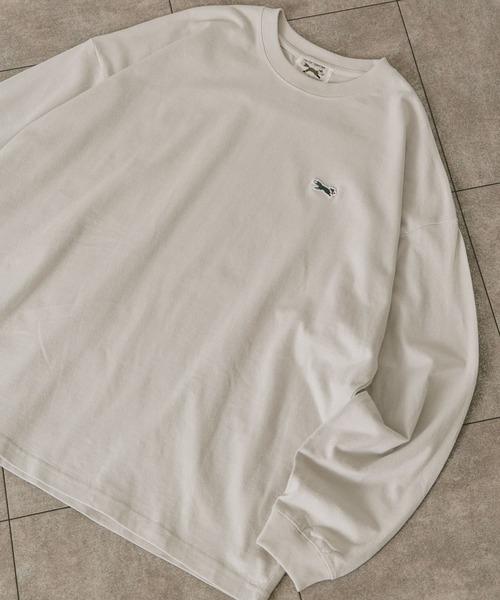 PENNEYS(ぺニーズ)の「『別注』PENNEYS×DOORS THE FOX ワッペンロングTシャツ(Tシャツ/カットソー・メンズ・ホワイト/ブラック/ベージュ/グレー系その他・MEDIUM/LARGE)」の4枚目の写真