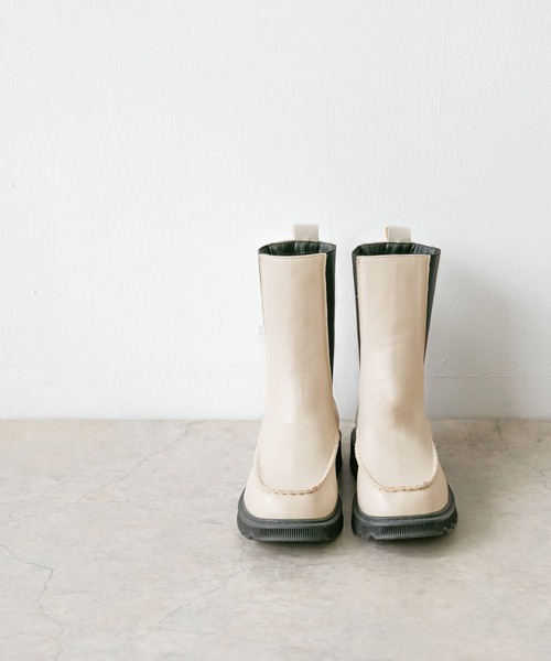 menue(メヌエ)の「トラックソールサイドゴアモカブーツ(ブーツ・レディース・ブラック/アイボリー/グレイッシュベージュ・S/M/L)」の4枚目の写真