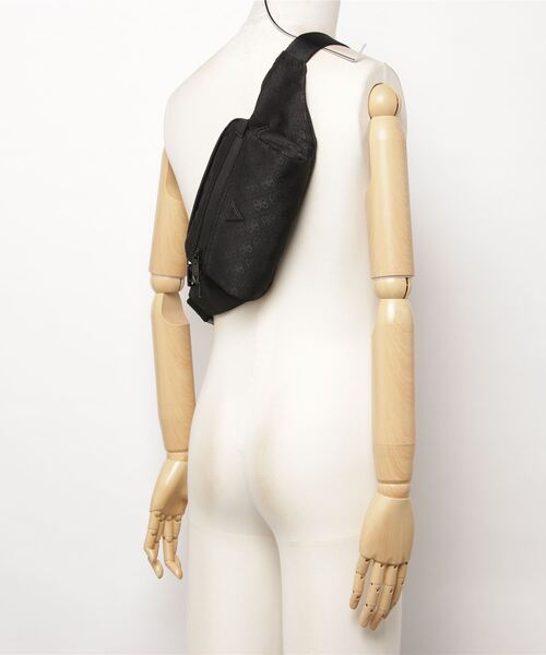 Guess(ゲス)の「VEZZOLA NYLON Squared Bum Bag(ボディバッグ/ウエストポーチ・メンズ・ブラック/オフホワイト/ダークブルー・ONE SIZE)」の18枚目の写真