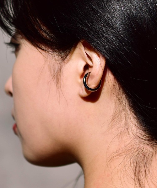 LHME（エルエイチエムイー）の「チャンキーイヤーカフ/サージカルステンレス316L（金属アレルギー対応）【LHME / エルエイチエムイー】（イヤーカフ・レディース・シルバー/ゴールド・ONE SIZE）」の13枚目の写真