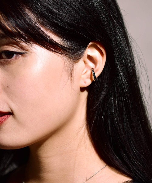 LHME（エルエイチエムイー）の「チャンキーイヤーカフ/サージカルステンレス316L（金属アレルギー対応）【LHME / エルエイチエムイー】（イヤーカフ・レディース・シルバー/ゴールド・ONE SIZE）」の10枚目の写真
