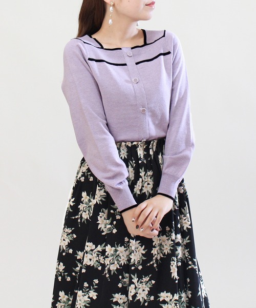 ASTORIA ODIER(アストリアオディール)の「スクエアネックセンター釦配色ニットプルオーバー(ニット/セーター・レディース・ブラック/ブラウン/ピンク/オレンジ/アイボリー/ラベンダー・MEDIUM/LARGE)」の5枚目の写真