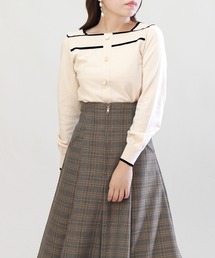 ASTORIA ODIER（アストリアオディール）の「スクエアネックセンター釦配色ニットプルオーバー（ニット/セーター・レディース）」