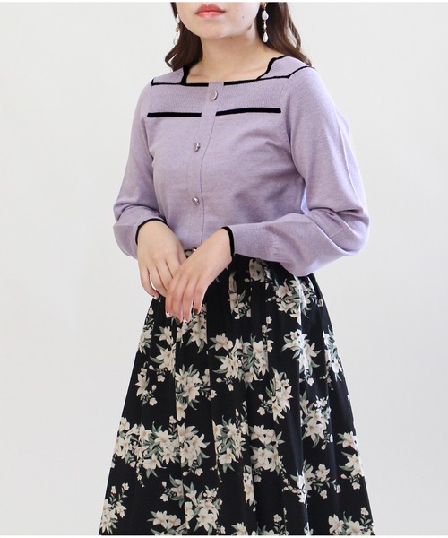 ASTORIA ODIER(アストリアオディール)の「スクエアネックセンター釦配色ニットプルオーバー(ニット/セーター・レディース・ブラック/ブラウン/ピンク/オレンジ/アイボリー/ラベンダー・MEDIUM/LARGE)」の20枚目の写真