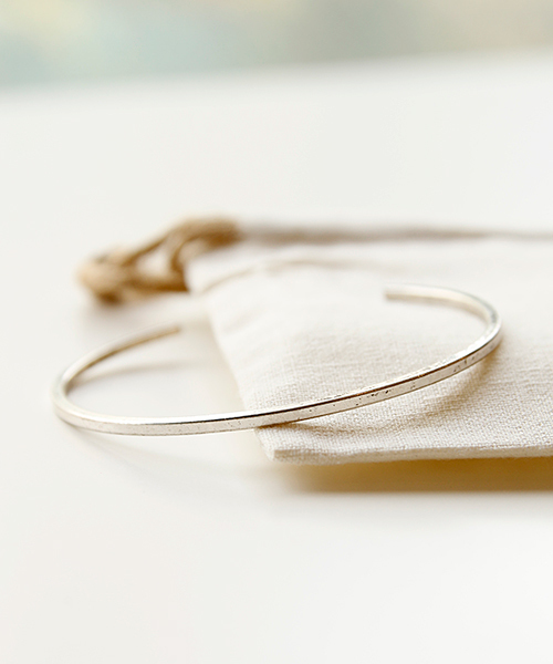 VIBGYOR（ヴィブジョー）の「VIBGYOR　Select／ブラスバングル/BRASS BANGLE/インディアンジュエリー（バングル/リストバンド・メンズ・A/B/C/D/E/F/G/H・FREE）」の4枚目の写真