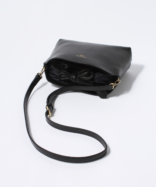 Spick & Span(スピックアンドスパン)の「CHRISTIAN VILLA レザーポシェット(ショルダーバッグ・レディース・ブラック/グレー/ベージュ・FREE)」の10枚目の写真