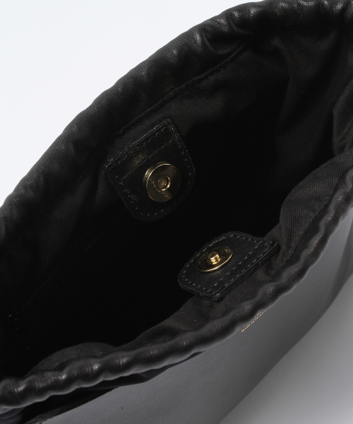 Spick & Span(スピックアンドスパン)の「CHRISTIAN VILLA レザーポシェット(ショルダーバッグ・レディース・ブラック/グレー/ベージュ・FREE)」の14枚目の写真