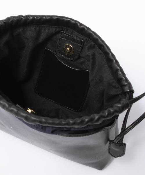 Spick & Span(スピックアンドスパン)の「CHRISTIAN VILLA レザーポシェット(ショルダーバッグ・レディース・ブラック/グレー/ベージュ・FREE)」の18枚目の写真