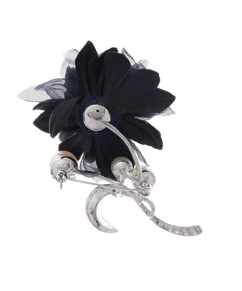 IVY I'M NAVY | BROOCH & CHOUCHOU ¥22,000 JPY 服と同一素材の