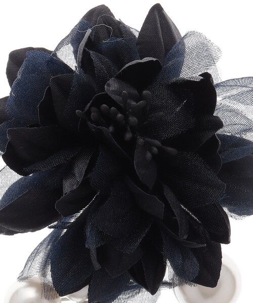 INDIVI（インディヴィ）の「【セレモニー/入卒アイテム】コサージュブローチ（ブローチ/コサージュ・レディース・ネイビー/ライトグレー・00）」の5枚目の写真