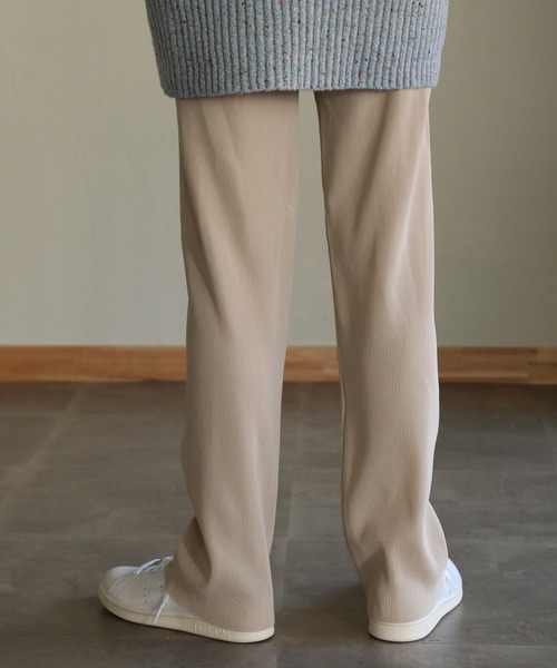 aity（アイティ）の「セルフカット対応 せセミフレアプリーツパンツ（その他パンツ・レディース・ダークグリーン/ブラック/アイボリー/マスタード/ピンク/テラコッタ・M）」の8枚目の写真