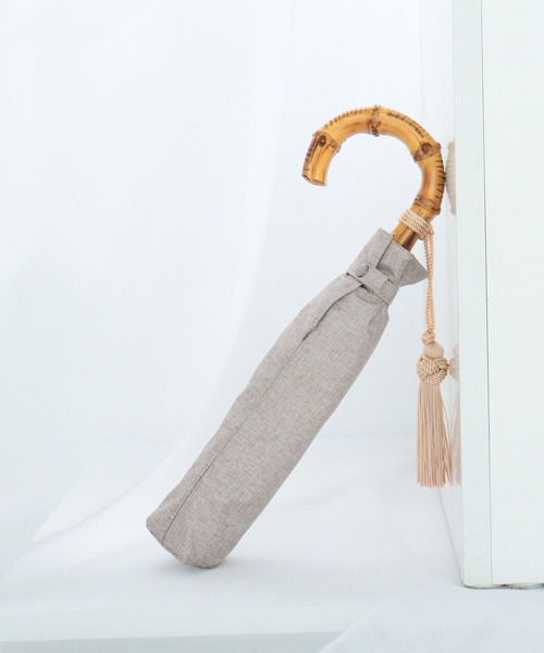 utatane（ウタタネ）の「折りたたみ日傘 完全遮光100％ 晴雨兼用 竹ハンドル シャンブレー（折りたたみ傘・レディース・スモークピンク/アッシュブラウン/スミクロ/モカ・FREE）」の3枚目の写真