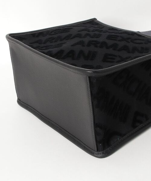 ARMANI EXCHANGE（アルマーニエクスチェンジ）の「【A|X アルマーニ エクスチェンジ】オールオーバーロゴ　ボックスミニハンドバッグ（ハンドバッグ・レディース・ブラック/ベージュ/サックスブルー・FREE）」の11枚目の写真